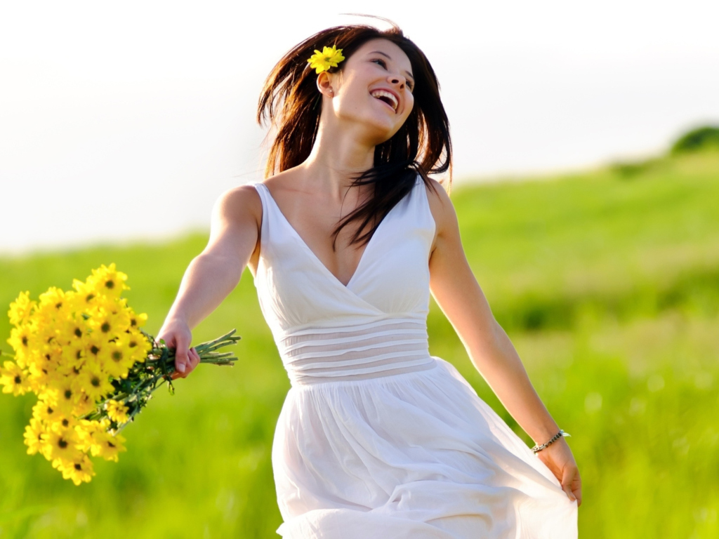 happy-girl-with-yellow-flowers-1024x768